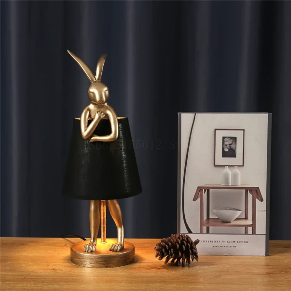 Lampe à poser originale dorée