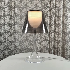 Lampe à poser contemporaine noire
