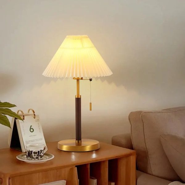 Lampe à poser en laiton élégante