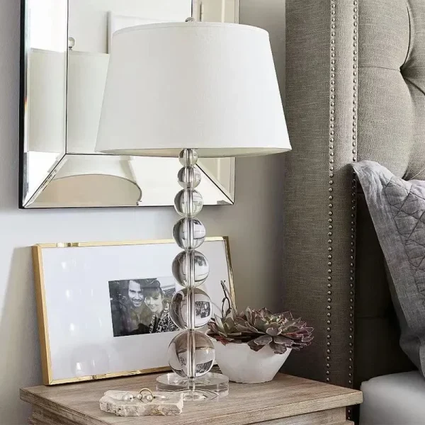 lampe blanche à poser boule de cristal