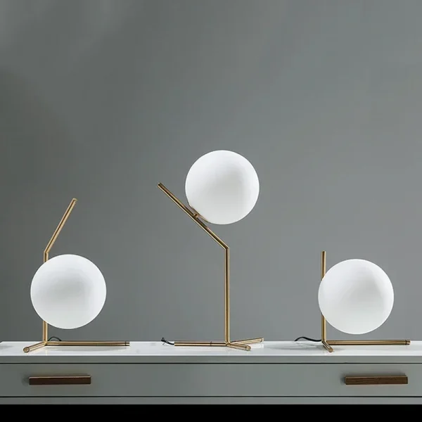 lampe à poser boule de verre design italien