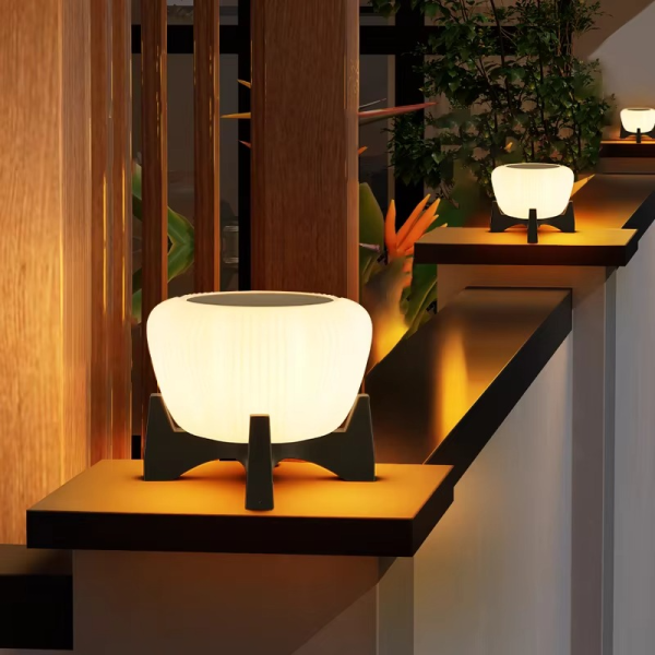 Lampe solaire à poser sur un pilier