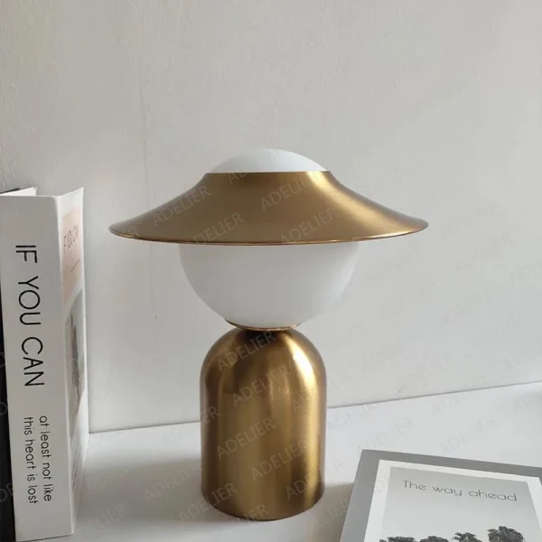 Lampe à poser métal dorée