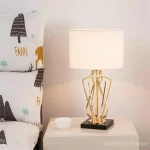 Luminaire chic doré noir pour salon