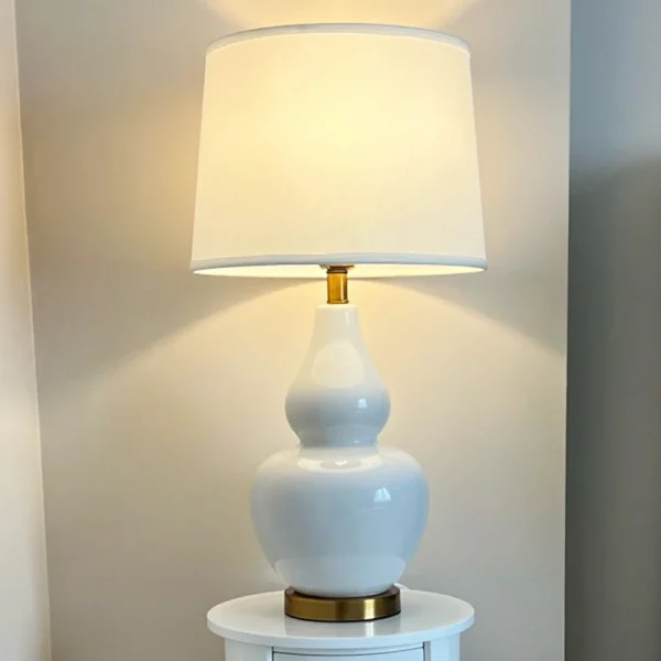 Lampe à poser céramique blanche élégante